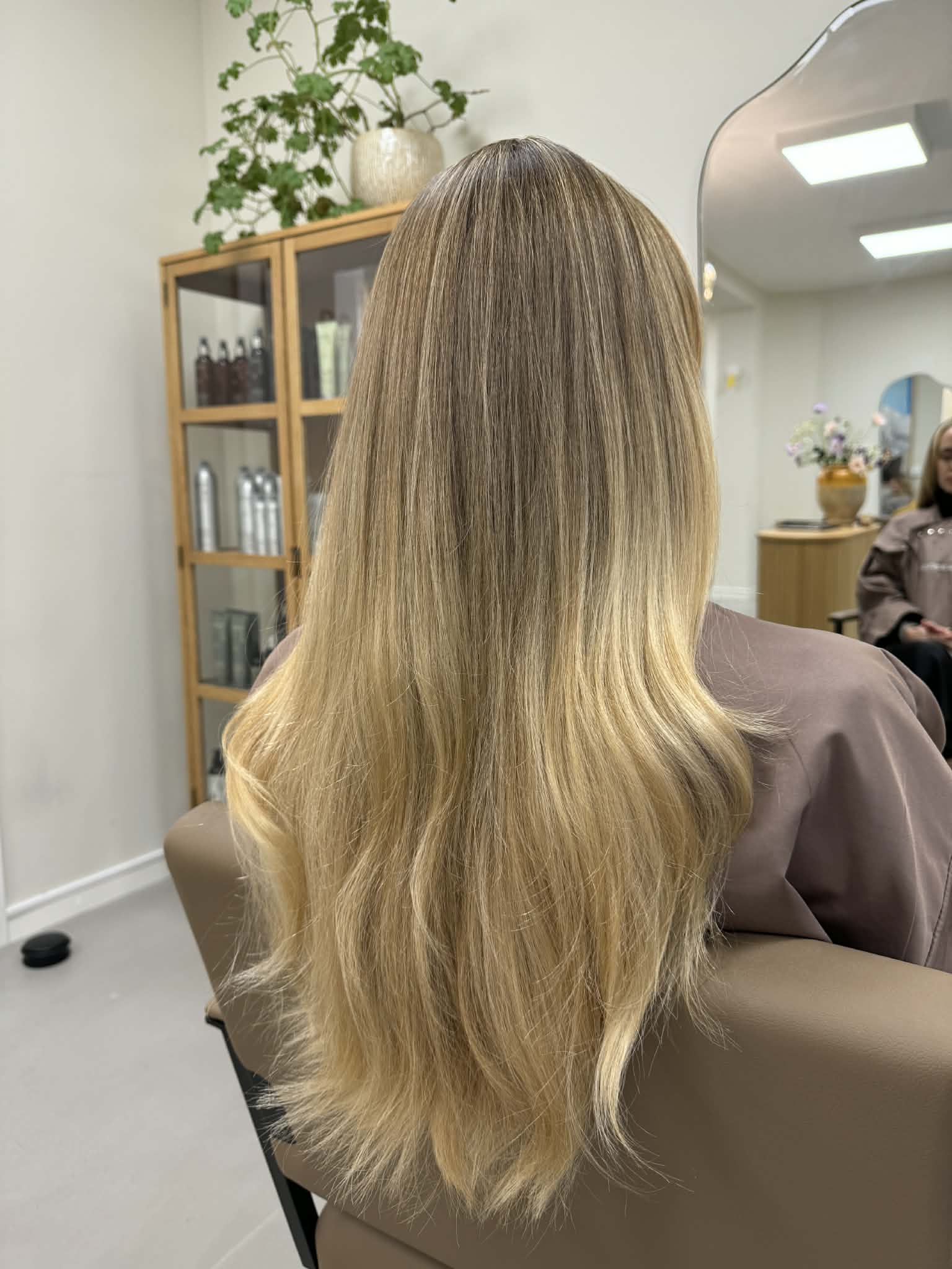 Balayage langt hår – naturlig blond farveteknik hos Wave Studio CPH, Frederiksberg
